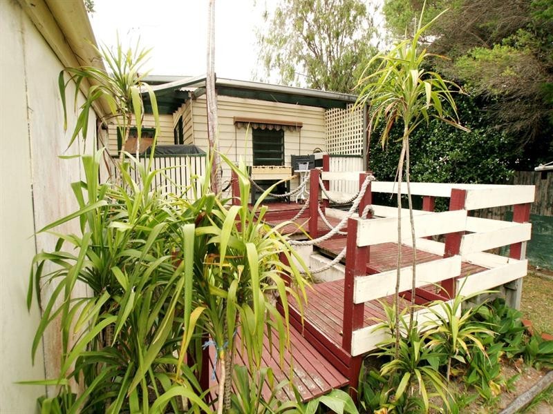 18 Sixth Avenue, Rosebud VIC 3939