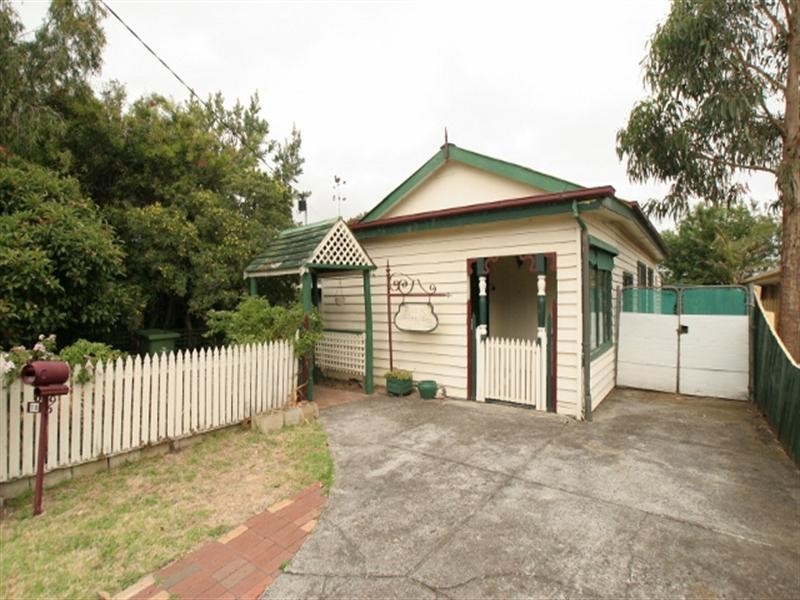 18 Sixth Avenue, Rosebud VIC 3939