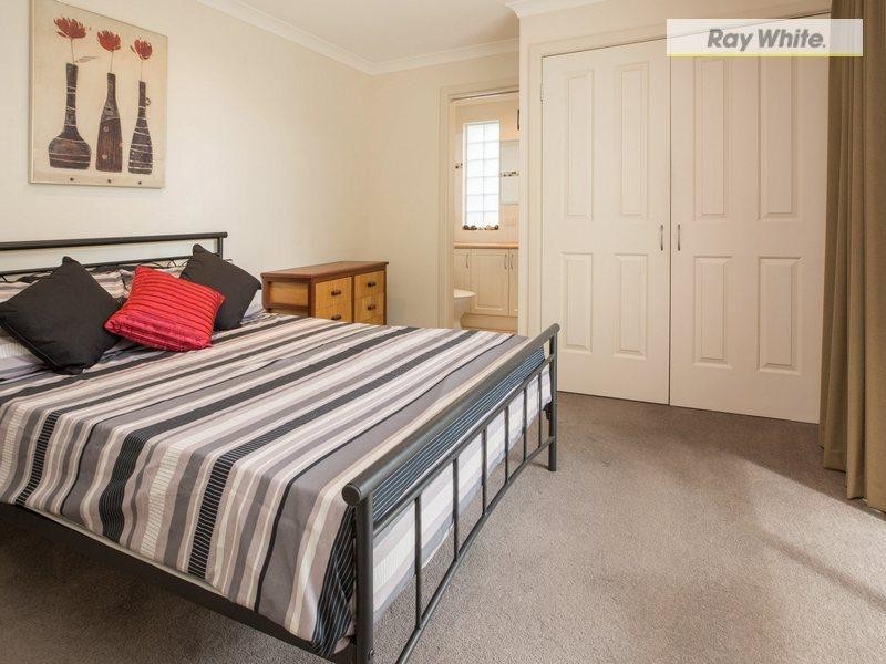 28 Carrathool Avenue, Rosebud VIC 3939