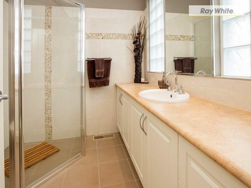 28 Carrathool Avenue, Rosebud VIC 3939