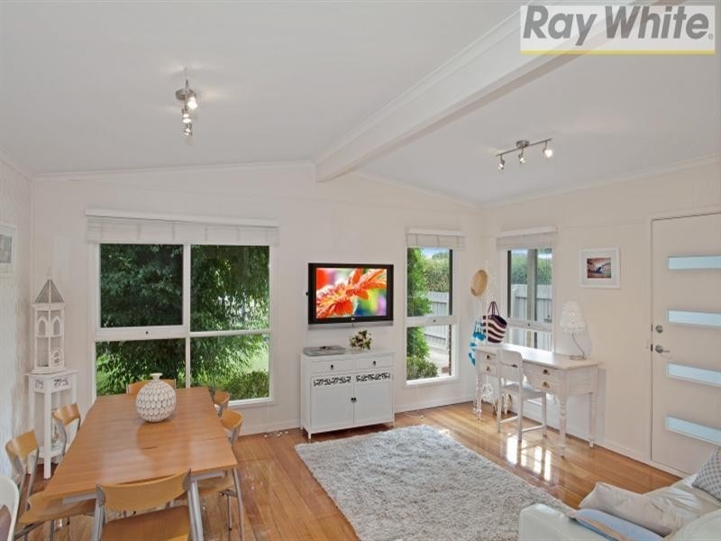 203 Eighth Avenue, Rosebud VIC 3939