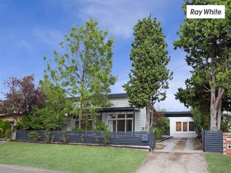 100 Spray Street, Rosebud VIC 3939
