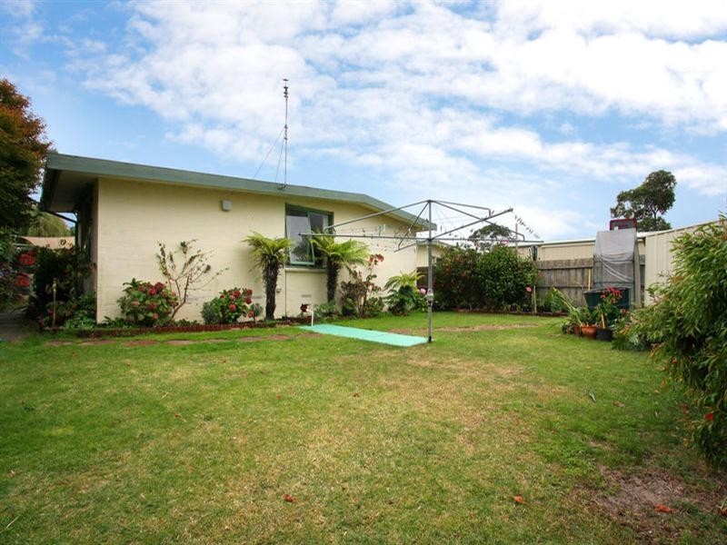 11 Hakea Avenue, Rosebud West VIC 3940