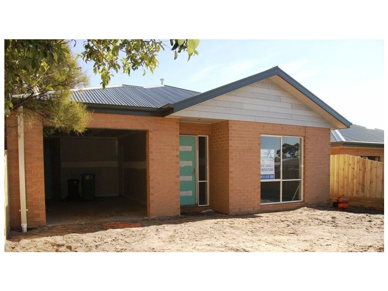 110 Fifth Avenue, Rosebud VIC 3939