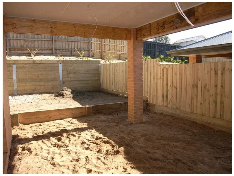 110 Fifth Avenue, Rosebud VIC 3939