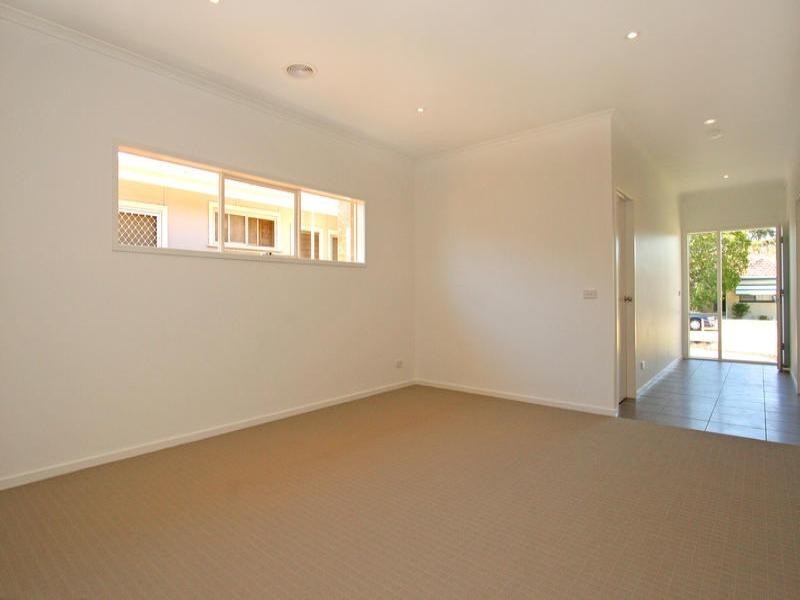 108 Fifth Avenue, Rosebud VIC 3939