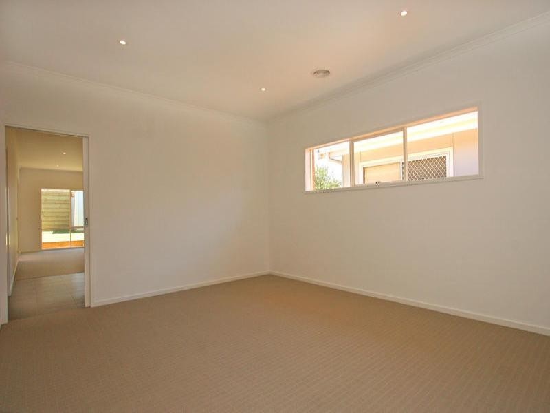 108 Fifth Avenue, Rosebud VIC 3939