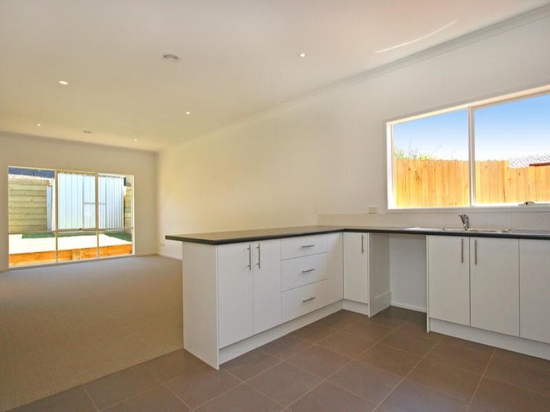 108 Fifth Avenue, Rosebud VIC 3939