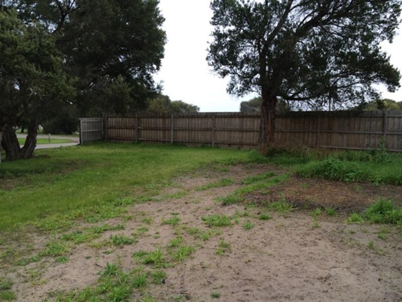 64A Elizabeth Avenue, Rosebud West VIC 3940