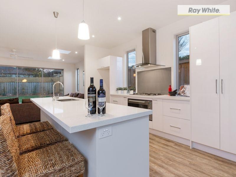 39 Capel Avenue, Rosebud West VIC 3940