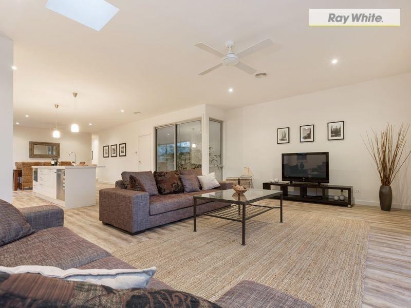 39 Capel Avenue, Rosebud West VIC 3940