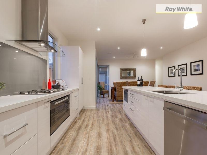 39 Capel Avenue, Rosebud West VIC 3940