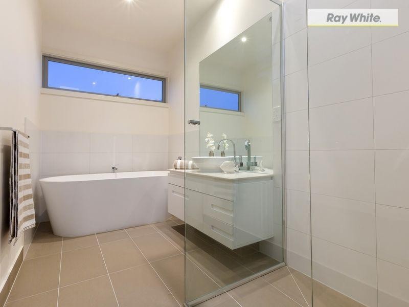 39 Capel Avenue, Rosebud West VIC 3940