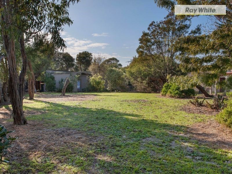 30 Staughton Avenue, Rosebud West VIC 3940