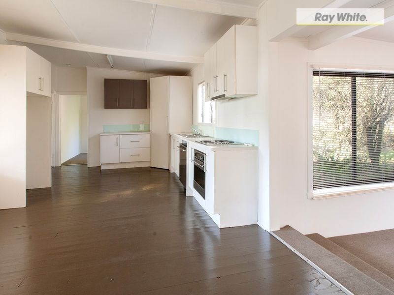 30 Staughton Avenue, Rosebud West VIC 3940