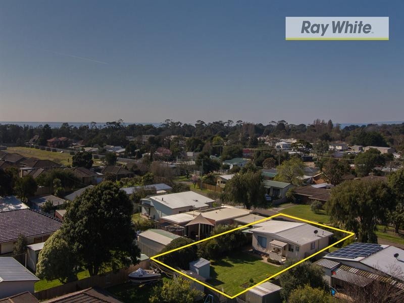 8 Ronlyn Street, Rosebud West VIC 3940