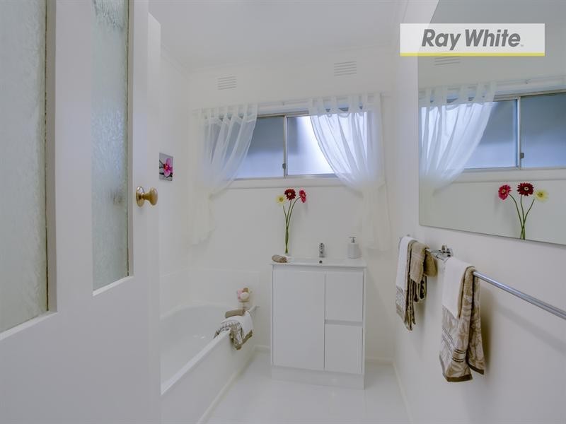 8 Ronlyn Street, Rosebud West VIC 3940