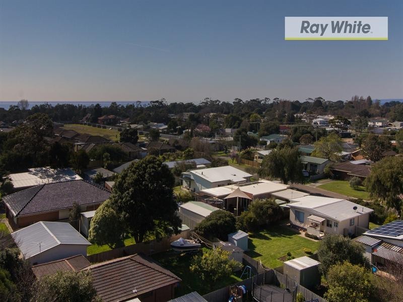 8 Ronlyn Street, Rosebud West VIC 3940