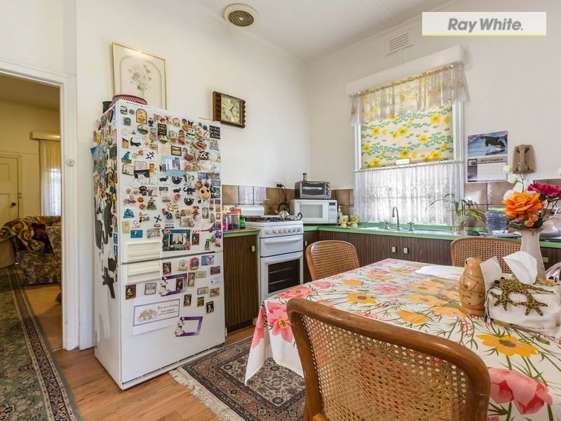 28 Sixth Avenue, Rosebud VIC 3939