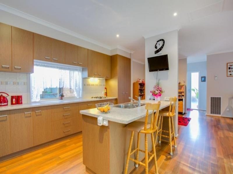 1/8 Dotterel Court, Rosebud West VIC 3940