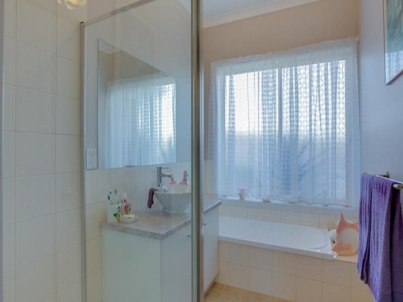 1/8 Dotterel Court, Rosebud West VIC 3940