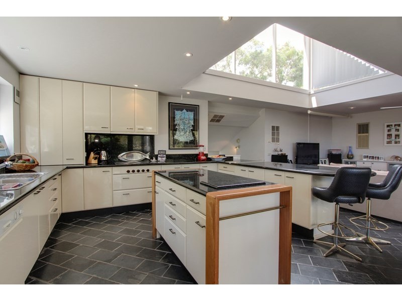 16 Arthurs Avenue, Mccrae VIC 3938