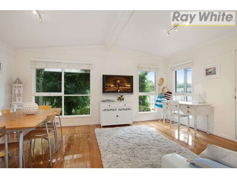 203 Eighth Avenue, Rosebud VIC 3939