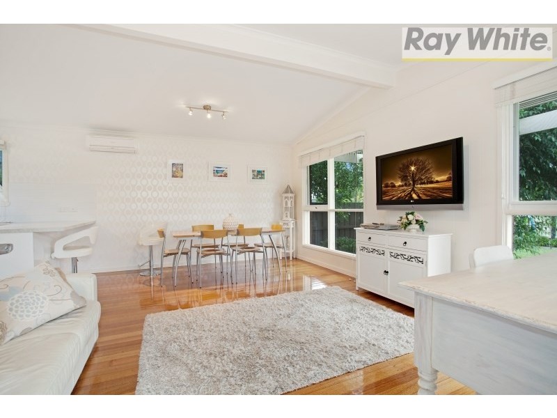 203 Eighth Avenue, Rosebud VIC 3939