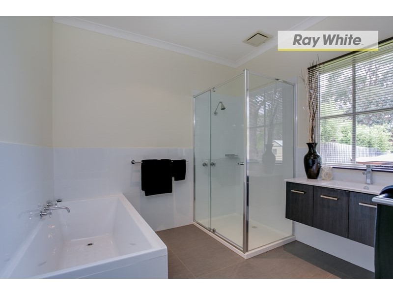 33 Avalon Drive, Rosebud VIC 3939