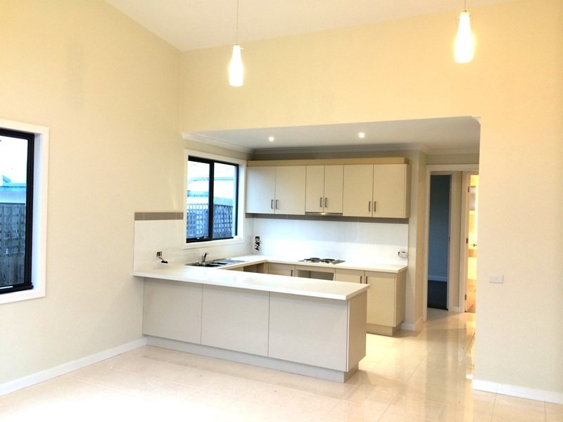 19 Staughton Avenue, Rosebud West VIC 3940