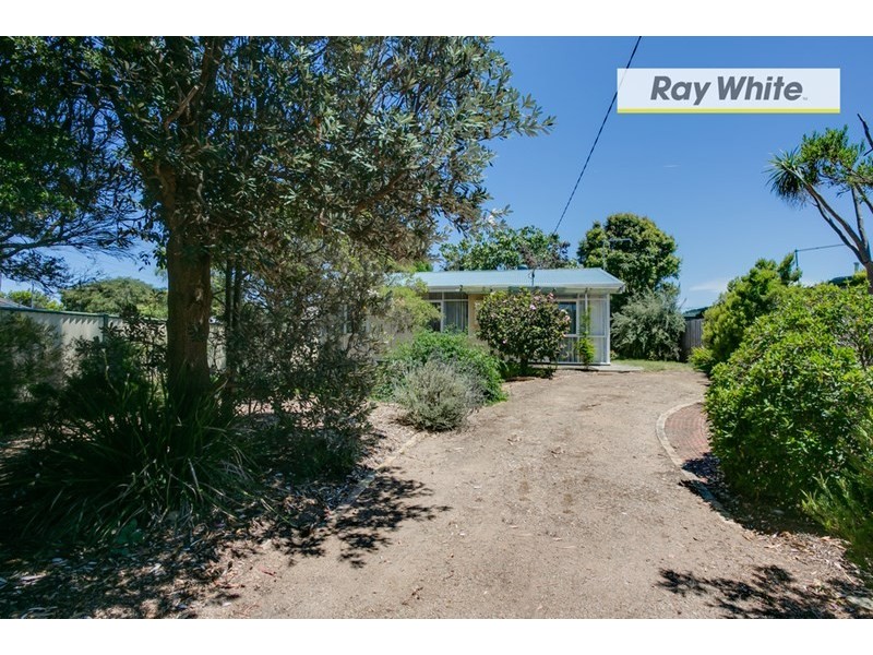 16 Boronia Avenue, Rosebud West VIC 3940