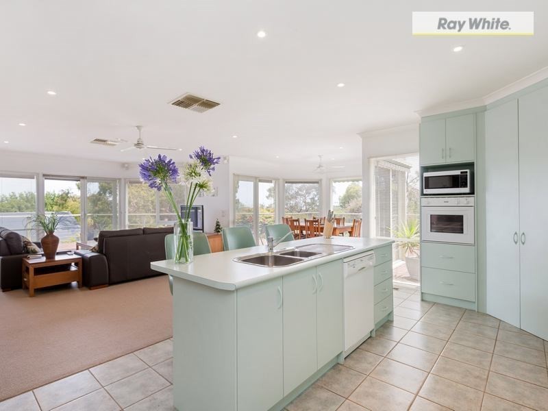 10 Troon Road, Rosebud VIC 3939