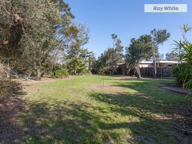 30 Staughton Avenue, Rosebud West VIC 3940