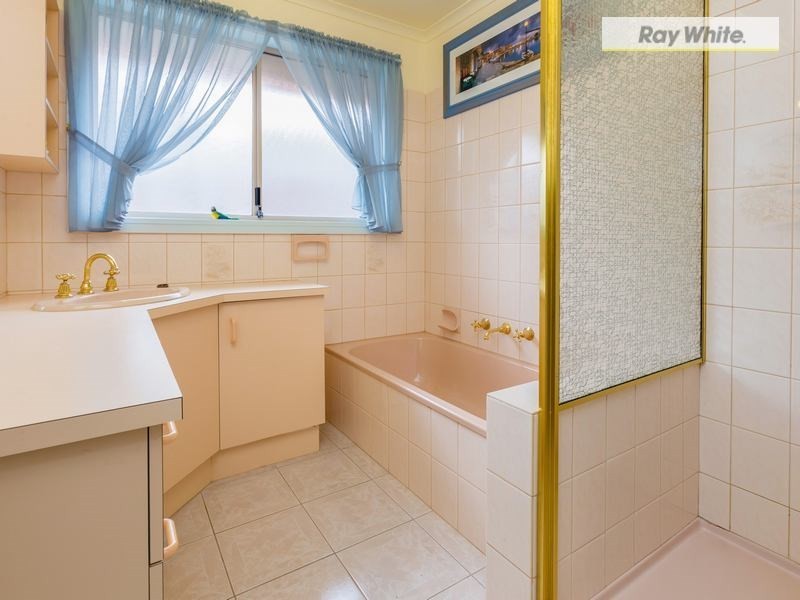 123 Fifth Avenue, Rosebud VIC 3939