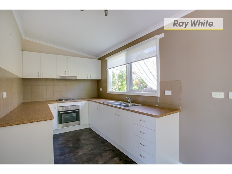 35 Moorfield Avenue, Rosebud VIC 3939