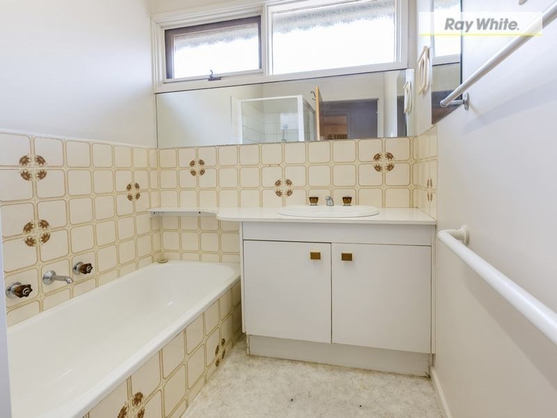 24 Denholm Street, Rosebud VIC 3939