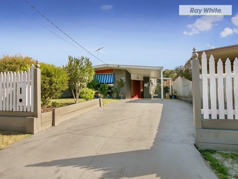 198 Ninth Avenue, Rosebud VIC 3939