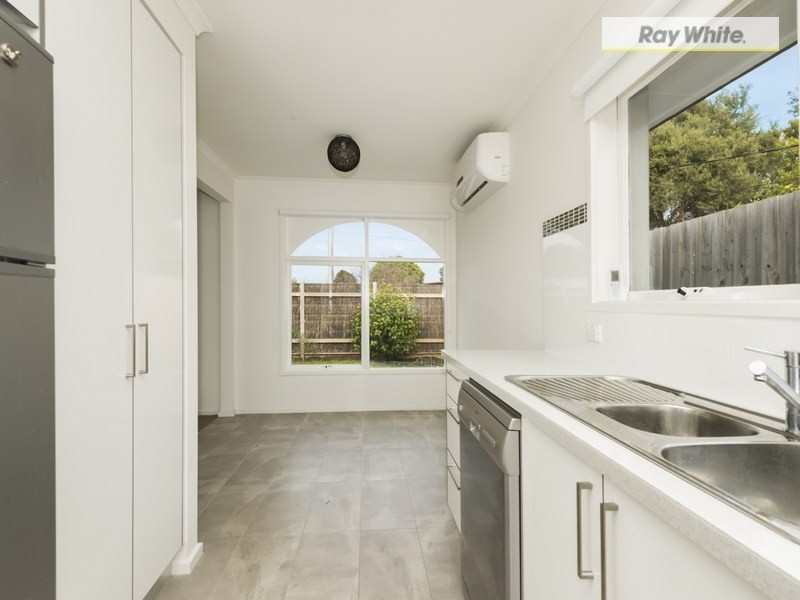 24 Moorfield Avenue, Rosebud VIC 3939