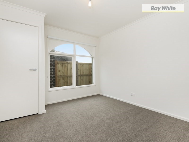 24 Moorfield Avenue, Rosebud VIC 3939