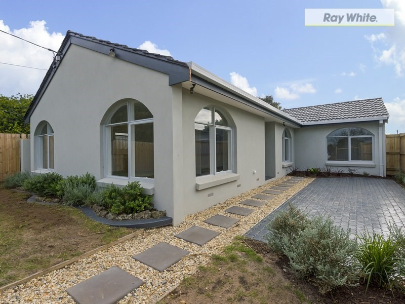24 Moorfield Avenue, Rosebud VIC 3939
