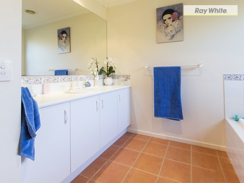4 Sandpiper Court, Rosebud West VIC 3940