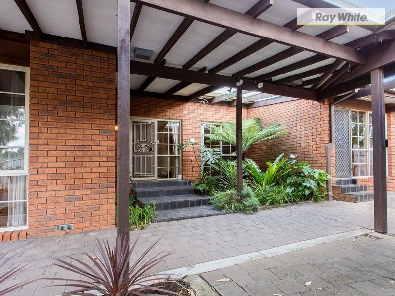 16 Harverson Drive, Rosebud VIC 3939