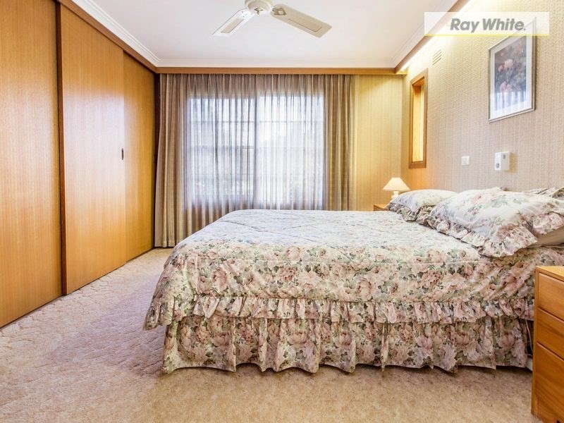 16 Harverson Drive, Rosebud VIC 3939