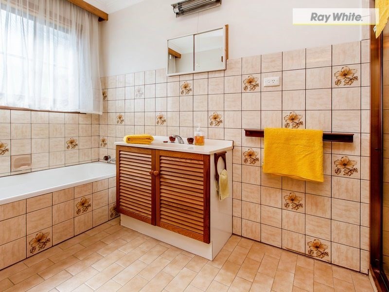 16 Harverson Drive, Rosebud VIC 3939