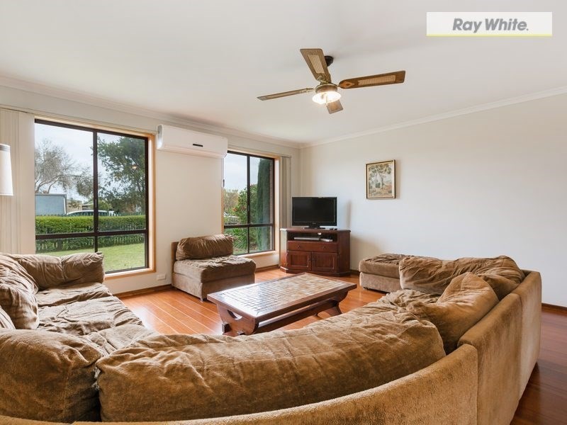 121 Third Avenue, Rosebud VIC 3939