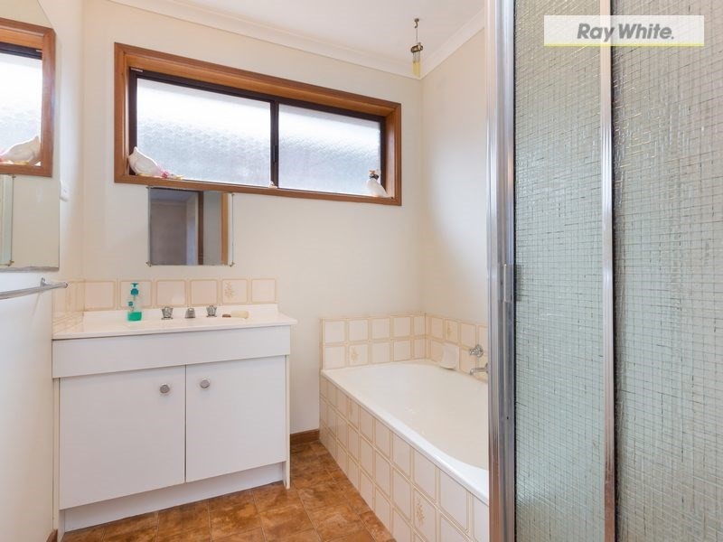 121 Third Avenue, Rosebud VIC 3939