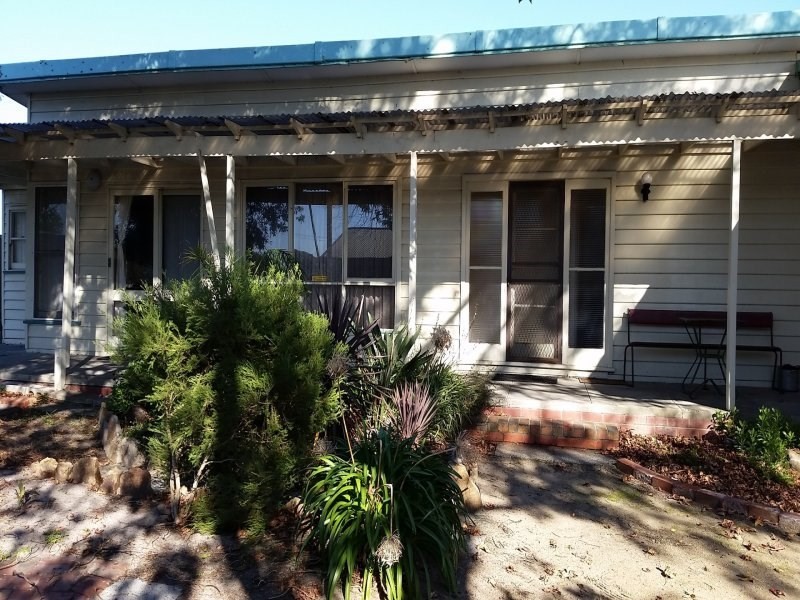 109-111 Seventh Avenue, Rosebud VIC 3939