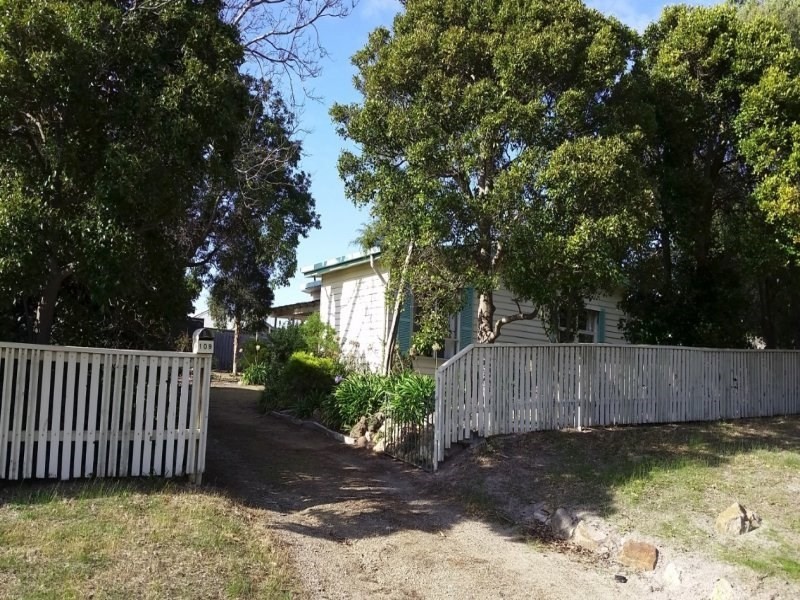 109-111 Seventh Avenue, Rosebud VIC 3939