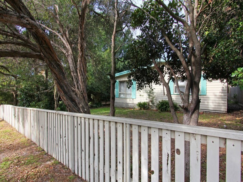 109-111 Seventh Avenue, Rosebud VIC 3939