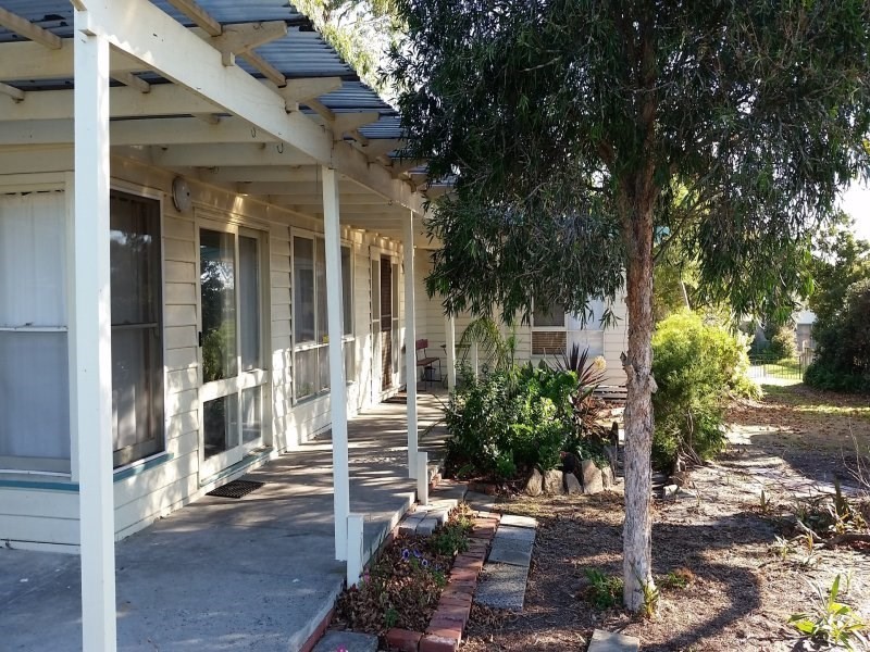 109-111 Seventh Avenue, Rosebud VIC 3939